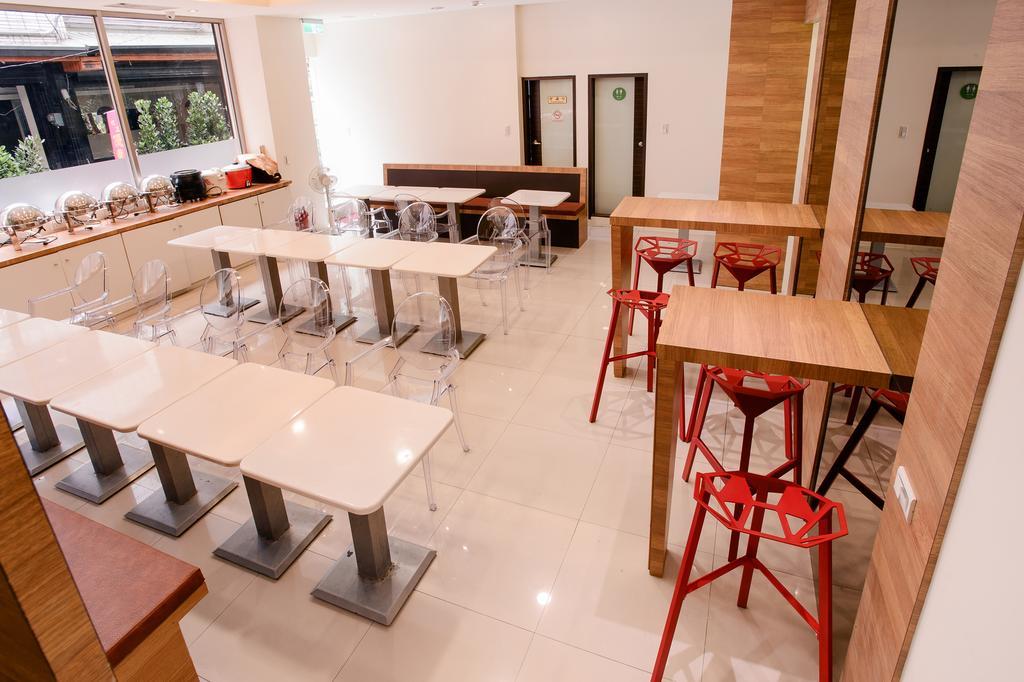 Kiwi-Taichung Station Branch 1 Otel Dış mekan fotoğraf